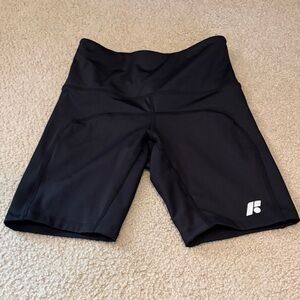 Forme size M shorts black